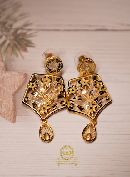 FLOWER DESIGN CHOKER SET- LOOK LIKE GOLD